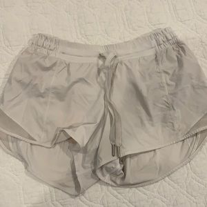 Lululemon white hotty hot shorts size 6